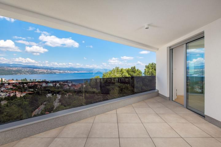 OPATIJA, CENTER - excellent penthouse in a new building with sea view, shared pool, garage