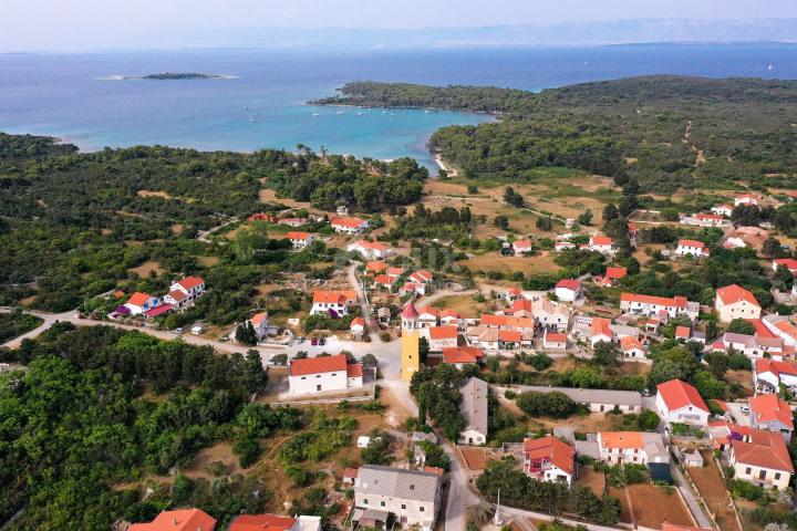 OTOK MOLAT - Investirajte u mediteranski san: ekskluzivna ponuda četiri kamene kuće na Molatu - Idea