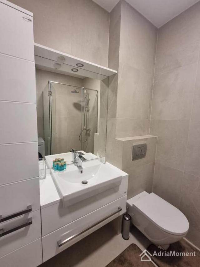 1-soban apartman u Allure hotelu - Budva crntar