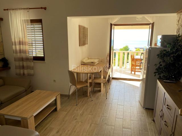 Rogoznica, samostojeća  kuća s apartmanima, prodaja