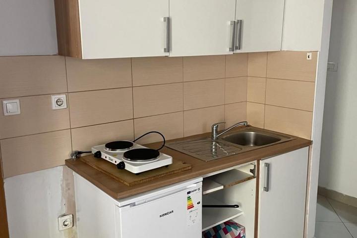 Zadar, Pag, kuća u samom centru s četiri apartmana i poslovnim prostorom u prizemlju