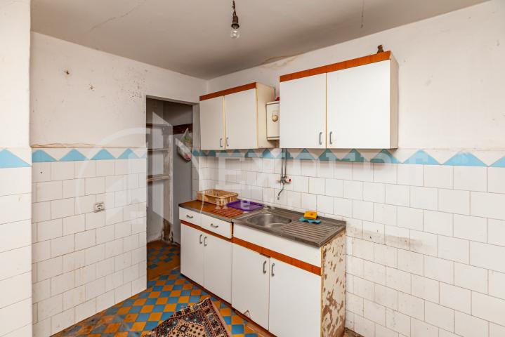 Kuća na Paliluli, 220 m2 na 8 ari placa