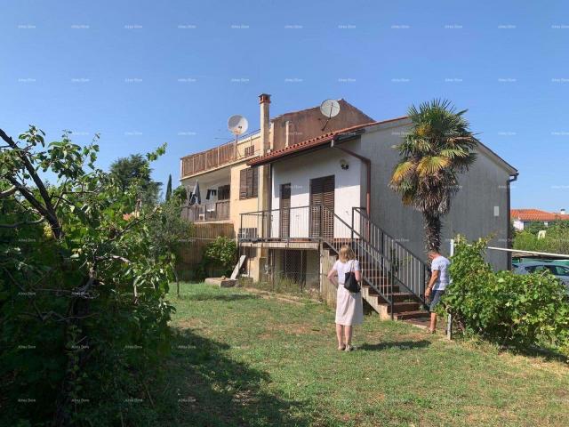 Haus Zum Verkauf steht ein freistehendes Haus zur Renovierung im Zentrum von Rovinj