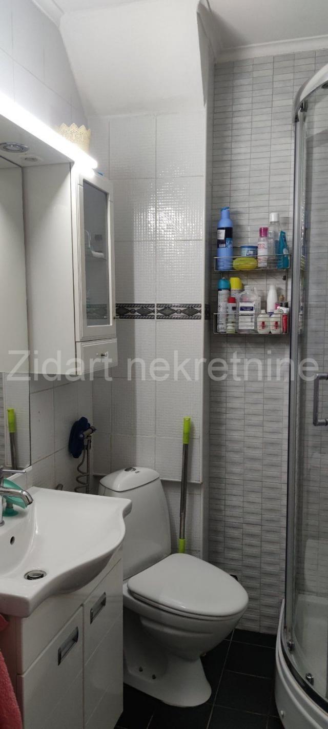 Renoviran stan u Zemunu, 70m2, 3. 5