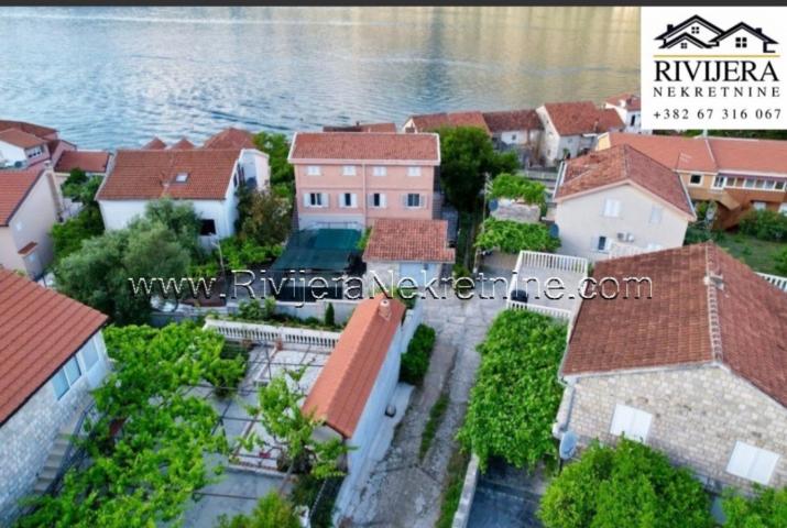 Na prodaju dvojna kuca Prcanj Kotor