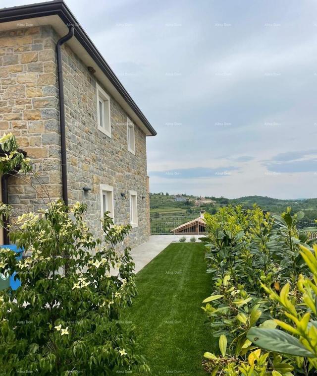 Haus Wir verkaufen ein schönes Haus mit Swimmingpool an einem ruhigen Ort in der Nähe von Buja