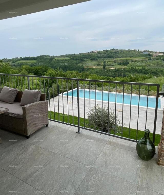 Haus Wir verkaufen ein schönes Haus mit Swimmingpool an einem ruhigen Ort in der Nähe von Buja