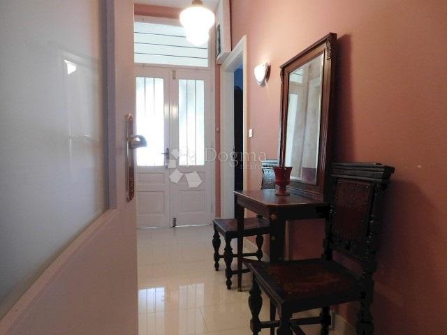 Flat Opatija - Centar, Opatija, 126,91m2