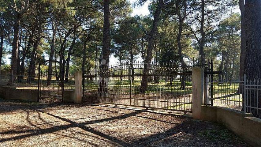 Land Rovinj, 12.050m2