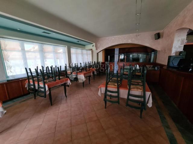 KUĆA SA RESTORANOM, APARTMANIMA I BAZENOM, ODLIČNA PRILIKA ZA POSLOVNU INVESTICIJU!