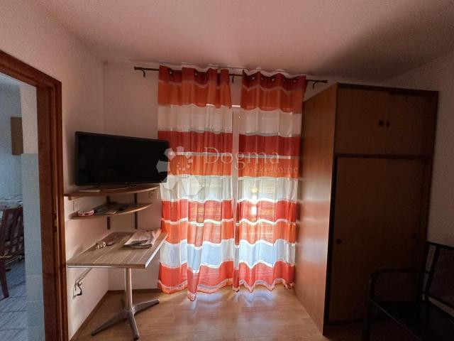 APARTMANSKA KUĆA NA 50 METARA DO MORA