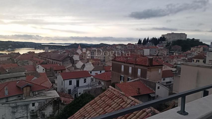 ŠIBENIK CENTAR GRADA PREKRASNA KUĆA SA PRELJEPIM POGLEDOM 