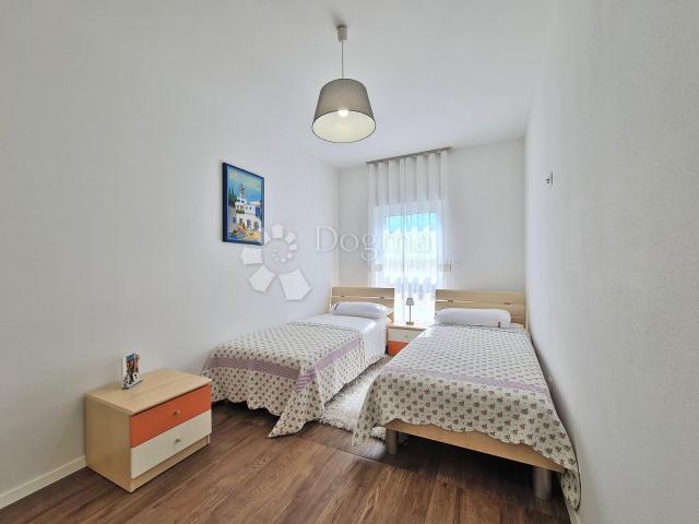 CRIKVENICA , PENTHOUSE 3S+DB, VELIKA GARAŽA