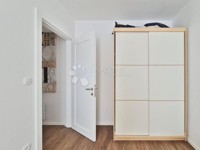 CRIKVENICA , PENTHOUSE 3S+DB, VELIKA GARAŽA