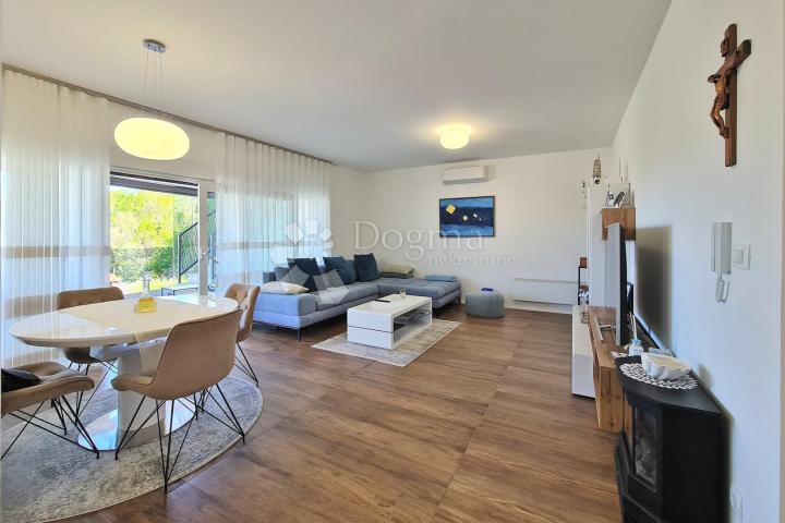 CRIKVENICA , PENTHOUSE 3S+DB, VELIKA GARAŽA