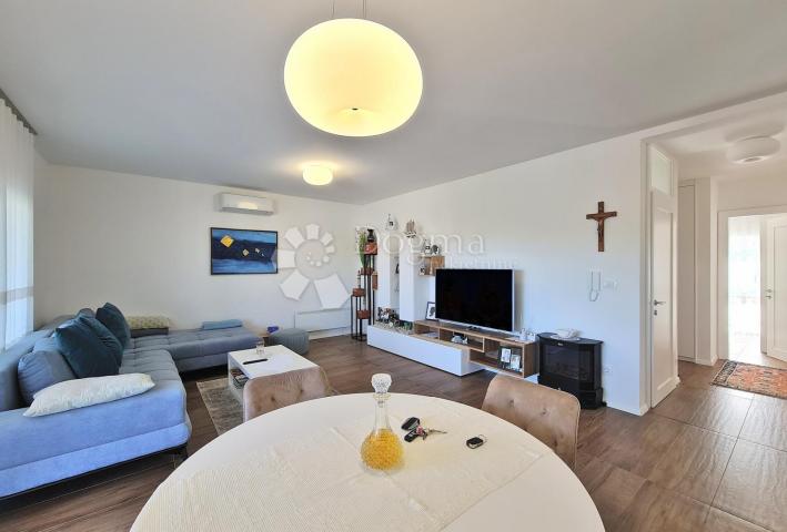 CRIKVENICA , PENTHOUSE 3S+DB, VELIKA GARAŽA