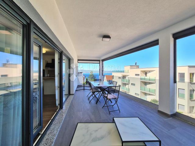 CRIKVENICA , PENTHOUSE 3S+DB, VELIKA GARAŽA