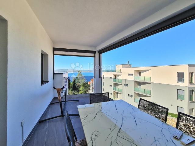 CRIKVENICA , PENTHOUSE 3S+DB, VELIKA GARAŽA