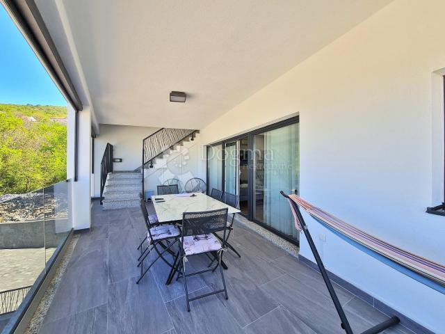 CRIKVENICA , PENTHOUSE 3S+DB, VELIKA GARAŽA