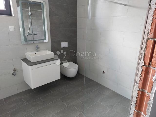 Business premise Donja Zelina, Sveti Ivan Zelina, 95m2