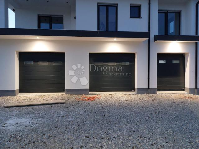 Business premise Donja Zelina, Sveti Ivan Zelina, 95m2