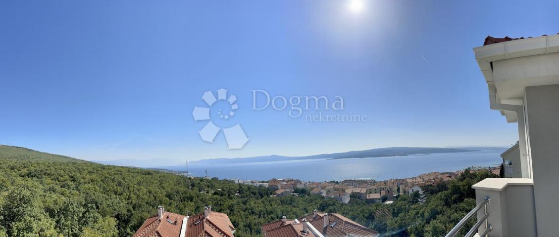 Penthouse sa panormaskim pogledom i bazenom Crikvenica 