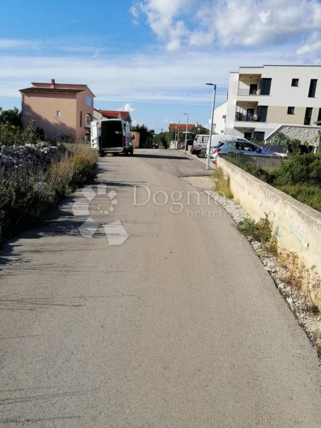 BRODARICA, luksuzni dvoetažni stan sa bazenom