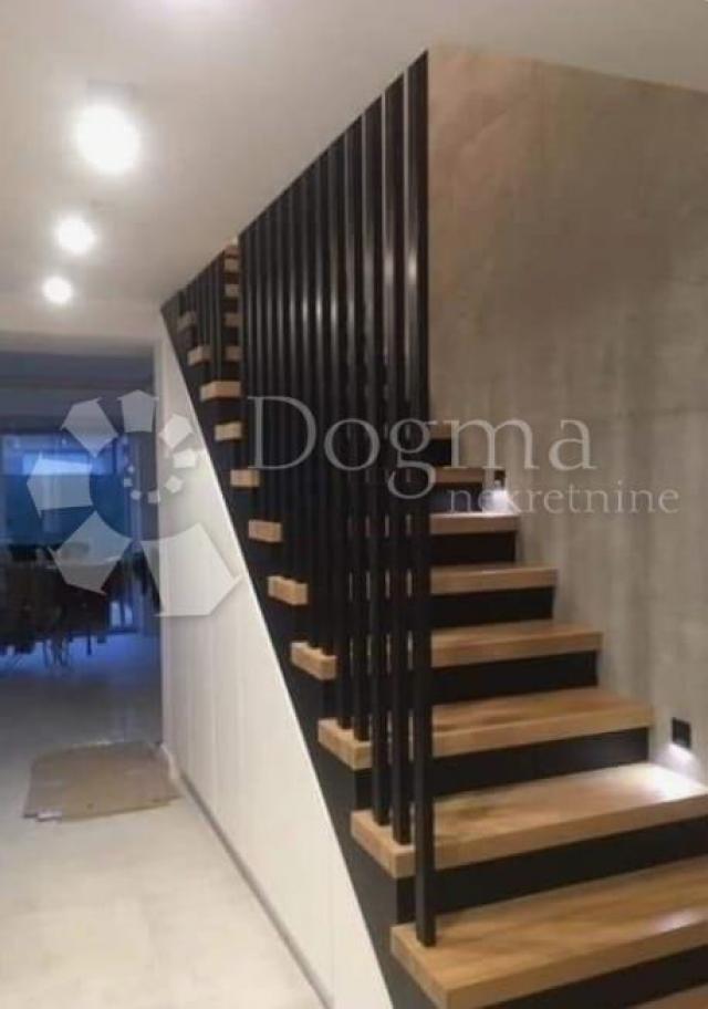 House Donji Oštri Vrh Ozaljski, Ozalj, 100m2