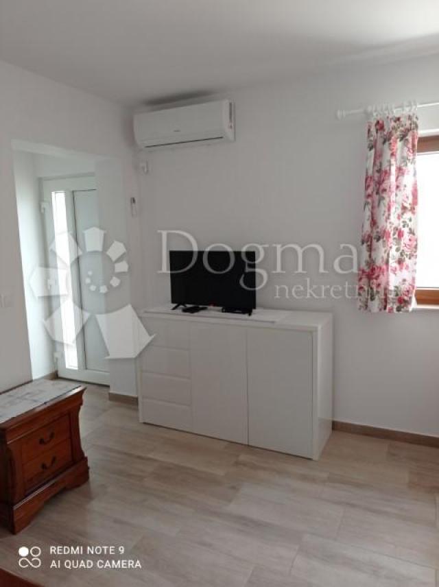 Apartman sa velikom okućnicom