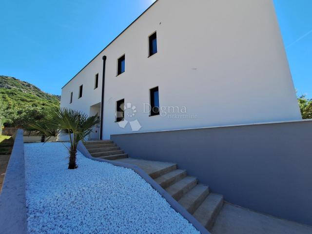 NEWLY BUILT, GROUND FLOOR APARTMENT WITH 135 M2 GARDEN