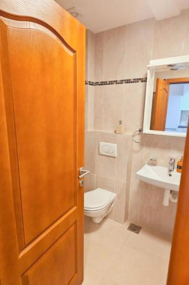 Apartman sa terasom u slikovitom kompleksu Adriamontenegro