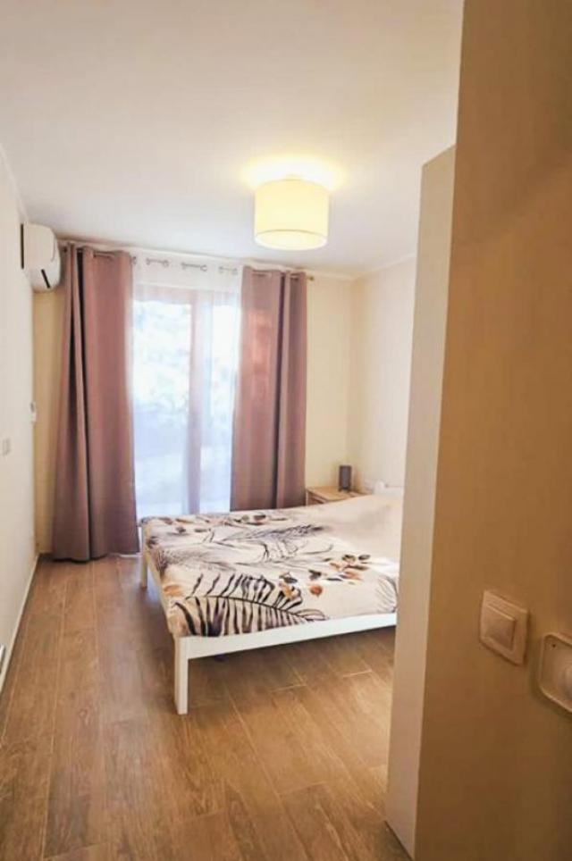 Apartman sa terasom u slikovitom kompleksu Adriamontenegro