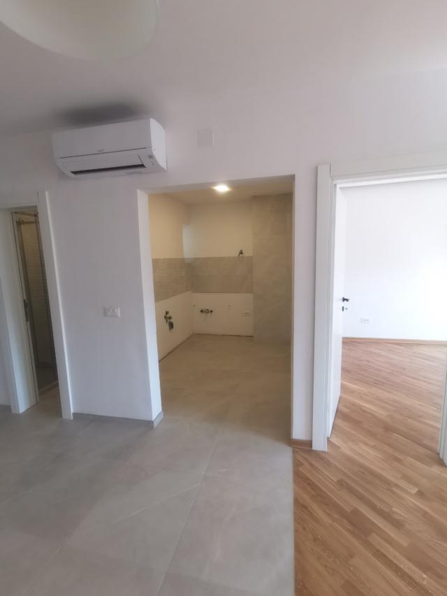 VRACAR JUZNI BULEVAR 40m2 , 149000e