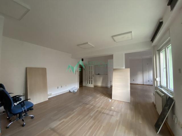 Izdavanje, Poslovni prostor, 220m2 , Liman 1