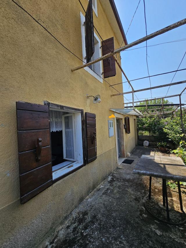 Istrisches Steinhaus in der Nähe von Brtonigla mit Meerblick