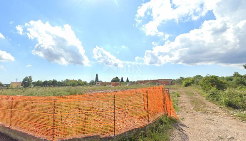 ISTRIA, VODNJAN - Project with permits for 8 villas and construction started