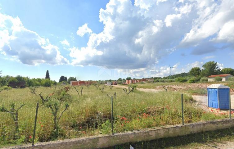 ISTRIA, VODNJAN - Project with permits for 8 villas and construction started