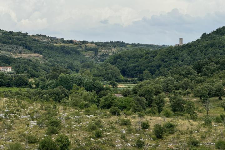 Istra, Buje, Moderna dvojna kuća s prekrasnim pogledom na Momjan 