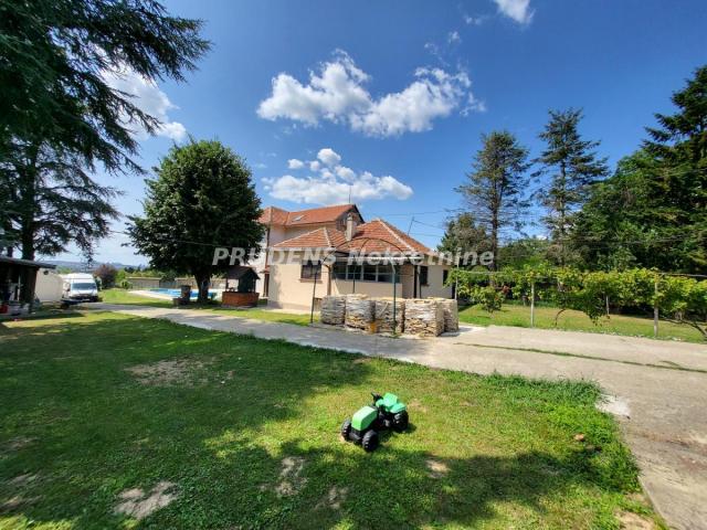 Avala, 1000 ruža, plac sa otvorenim pogledom