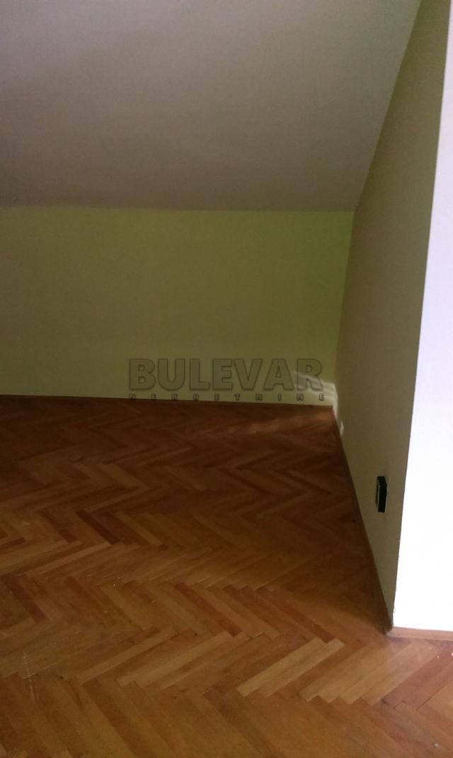 Kuća 470m2, Ohridsko naselje, plac 11. 85ari