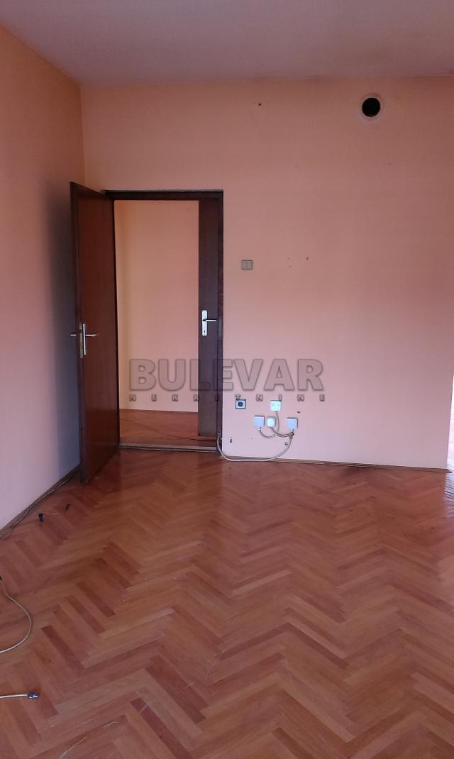 Kuća 470m2, Ohridsko naselje, plac 11. 85ari