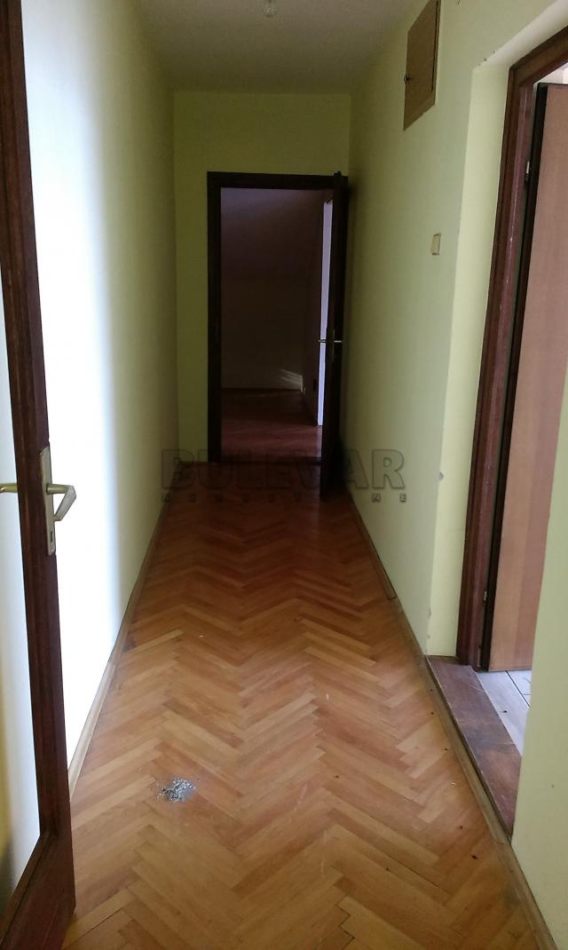 Kuća 470m2, Ohridsko naselje, plac 11. 85ari