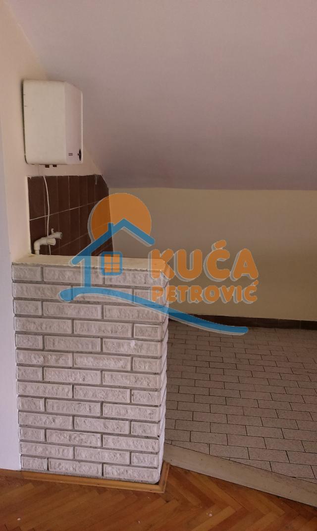 Kuća 470m2, Ohridsko naselje, plac 11. 85ari