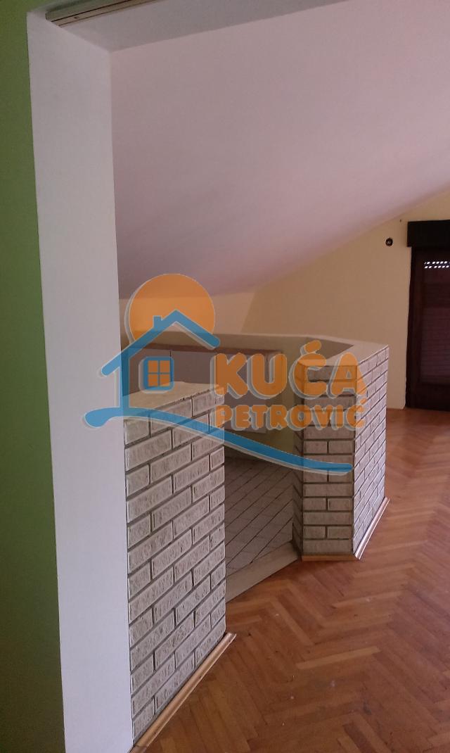 Kuća 470m2, Ohridsko naselje, plac 11. 85ari