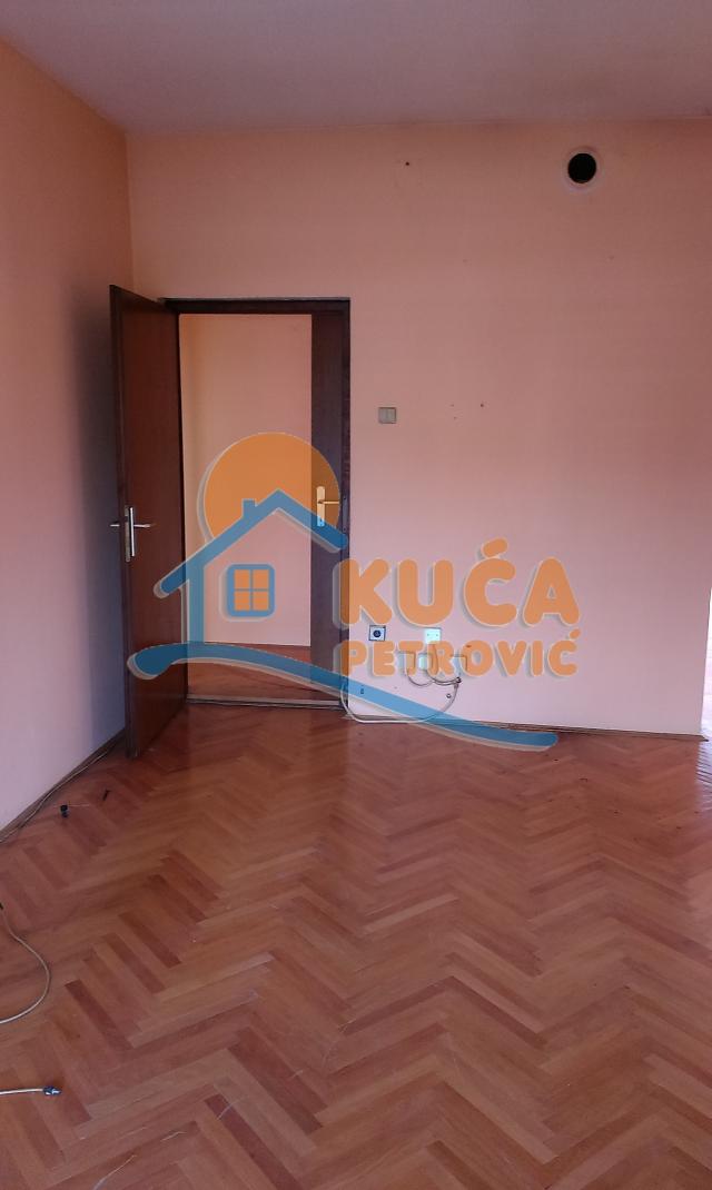 Kuća 470m2, Ohridsko naselje, plac 11. 85ari