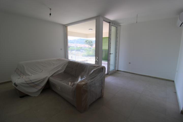 Labin, centar - 2S+DB s terasom, 63 m2