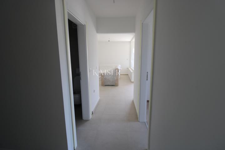 Labin, centar - 2S+DB s terasom, 76 m2