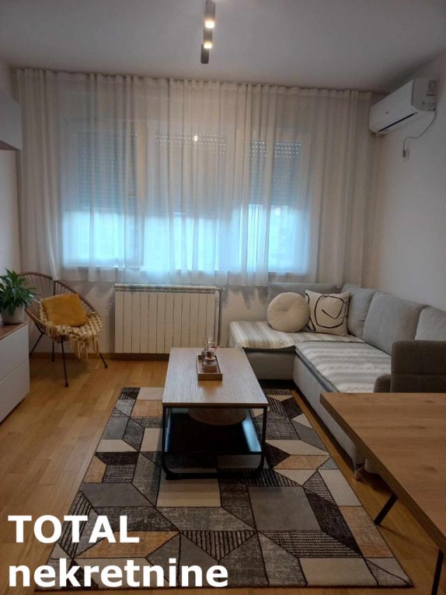 1. 5 Jednoiposoban stan NOVI SAD, 144200€