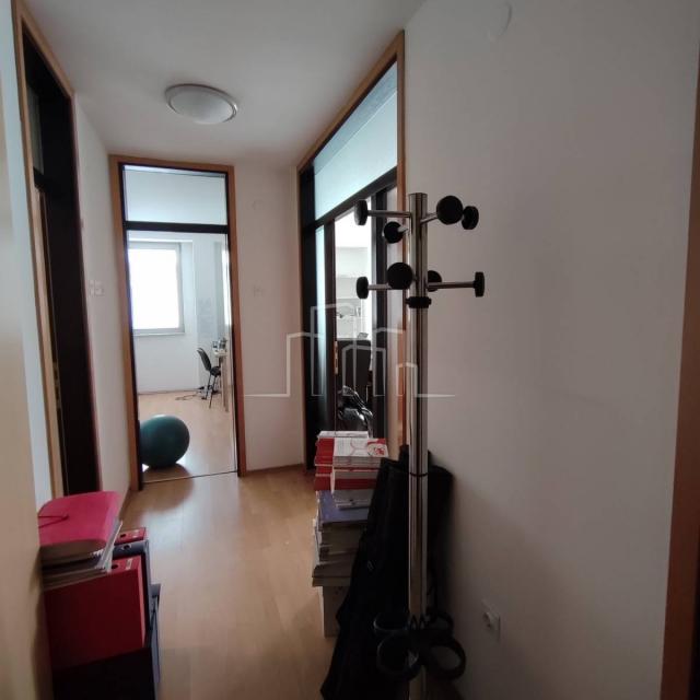 Kancelarijski poslovni prostor 65m2 Centar najam