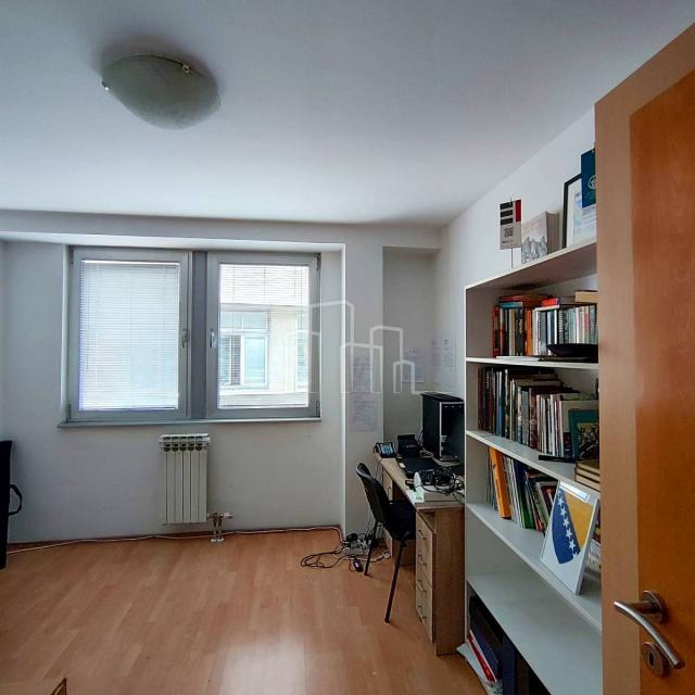 Kancelarijski poslovni prostor 65m2 Centar najam